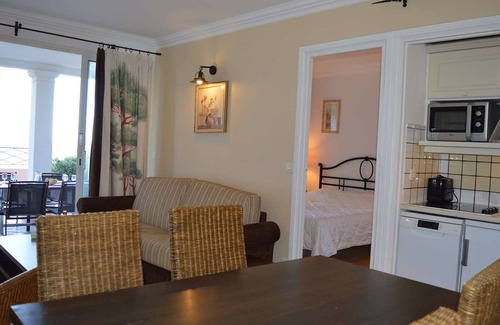 Les Restanques Apartment | 3-room apartment with terrace, air conditioning, and parking in Grimaud