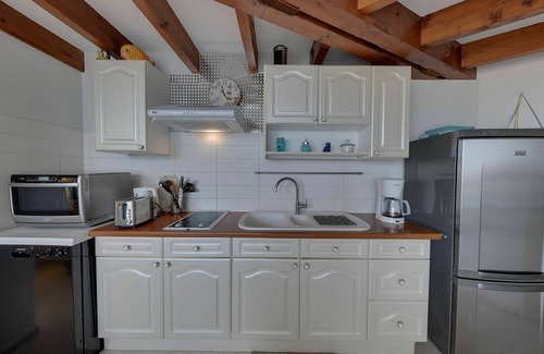 Port District Apartment | 3-room duplex near the beach with parking - sleeps 4