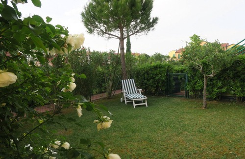 Aprilia Marittima Apartment | 3-room garden apartment. Lignano-Aprilia, air conditioning, pool, dog allowed,