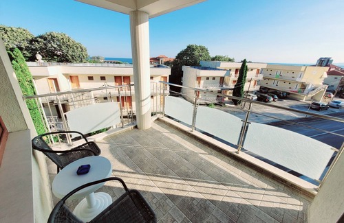 Kavarna Apartment | 3-room new apartment, 5-min walk to 3 sandy beaches