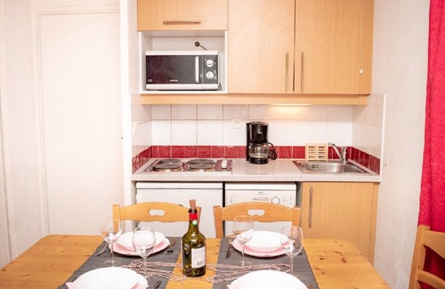 Puy-Saint-Vincent Apartment | 3 Rooms, 6 Pers, Parking, Balcony, 2 Bedrooms, Equipped Kitchen