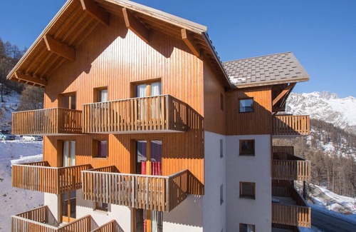 Puy-Saint-Vincent Apartment | 3 Rooms, 6 Pers, Parking, Balcony, 2 Bedrooms, Equipped Kitchen