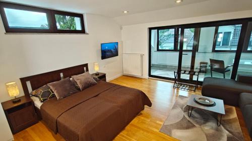 Rudow House | 3 ROOMS - Zimmervermietung nähe Flughafen BER - gratis WLAN, Parken & Netflix