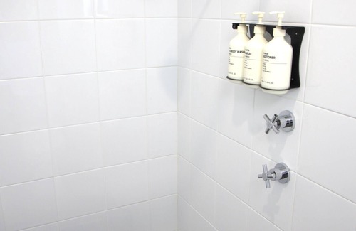 Perisher Valley Hotel | 3 Share - 3 Share Room - Perisher Village Views
