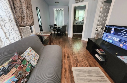 Del Mar Apartment | #3 *Simple Stay* Downtown Bayfront McGee Beach Sphon Shoreline HOSP