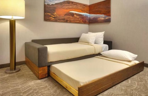 Moab Hotel | 3 Spacious Suites with Red Rock Views, Pool & Moab’s Best Attractions Nearby