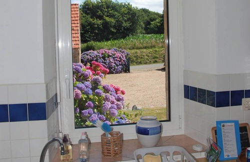 Guimaec House | 3-star house, 4 bedrooms, sleeps 8, 5km from Locquirec beaches. WIFI