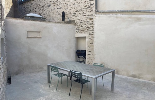 Lampaul-Guimiliau House | 3-star listed house in town center