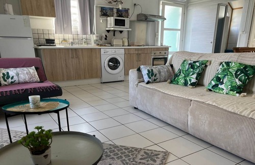 La Saline Les Bains Apartment | 3-star one-bedroom apartment 100m from Trou d'Eau beach, Saline-les-Bains, Reunion Island