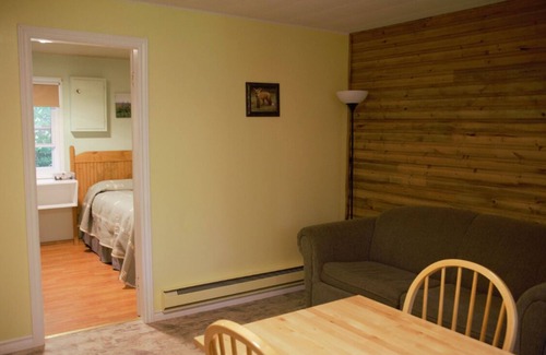 Murray Harbour Cottage | 3 Stars Cottage - Forest & Lake PEI Cottages - Kozy Corner -1 Bedroom