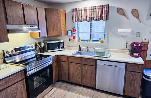West Dover Condo | 3 Story Condo Just Minutes from Mount Snow & Lake Whitingham
