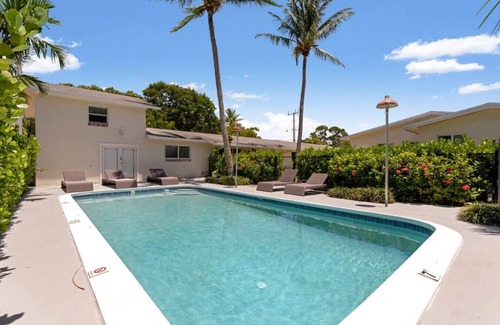 Croissant Park Apartment | #3 · Studio with 70 inch TV in downtown For Lauderdale!