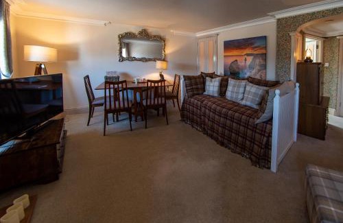 Newport Apartment | 3, The Dolphin, 49 Quay Street - Stunning apartment - Quintessential - Quay views - Sleeps 2-4 people