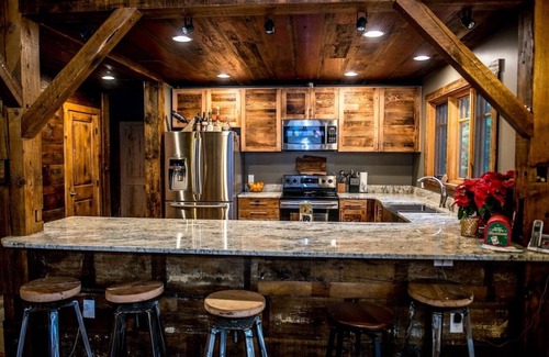 Warnick Cabin | 3.tKnotty Lodge – Reclaimed Timber Charm Meets Modern Comfort near Mt. Baker
