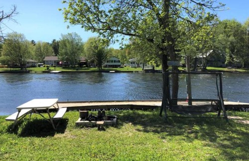 Port Stanton House | 3 Waterfront Cottages on Lake Sparrow - Sleeps 16