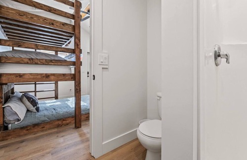 St. Charles Cabin | #3 Wild West Cabin! Newly Remodeled! AC! Sleeps 4!