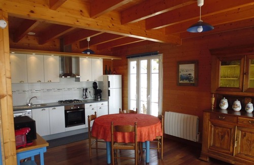 Plozevet House | 3* wooden house, 2 steps from the sandy beach, Wifi, Bikes, Parking, Garden