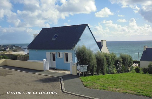 Plozevet House | 3* wooden house, 2 steps from the sandy beach, Wifi, Bikes, Parking, Garden