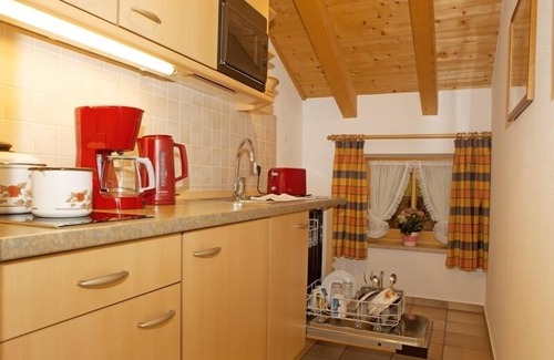 Groissenbach Apartment | (3) Zwei-Raum-Ferienwohnung 53qm, 2-5 Personen, Dusche/WC, Wohn-Schlafraum + Extra Schlafzimmer, Küche, großer Balkon