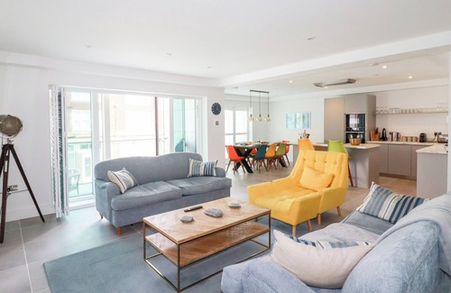 Newquay City Centre Cottage | 30 CLIFF EDGE, family friendly, luxury holiday cottage in Newquay