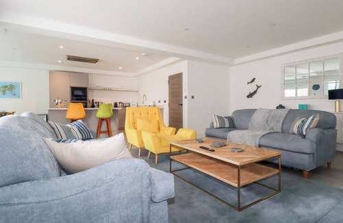 Newquay City Centre Cottage | 30 CLIFF EDGE, family friendly, luxury holiday cottage in Newquay
