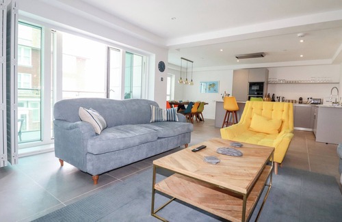 Newquay City Centre Cottage | 30 CLIFF EDGE, family friendly, luxury holiday cottage in Newquay