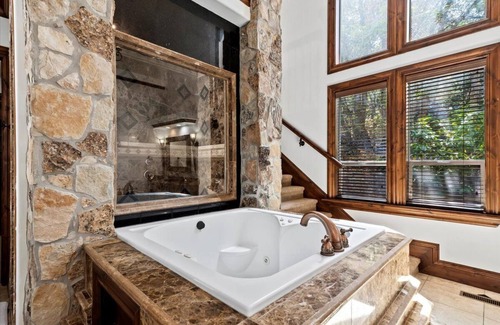 Olympus Cove House | *30 night min* Luxury Mansion * Hot Tub * Views * Theater * Game Room