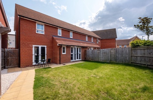 Peterborough House | 30% OFF 28+ nights stays - Drake House Superb 4 bedroom Semi