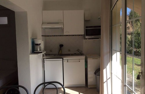 Vence Apartment | 30 sq.m studio at garden level. Quiet villa in a green setting with terrace