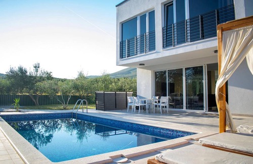 Rudine House | 300 m² House ∙ 5 bedrooms ∙ 10 guests