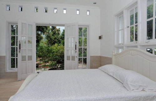 Tenjolaya House | 300 m² House ∙ 1 bedroom ∙ 16 guests