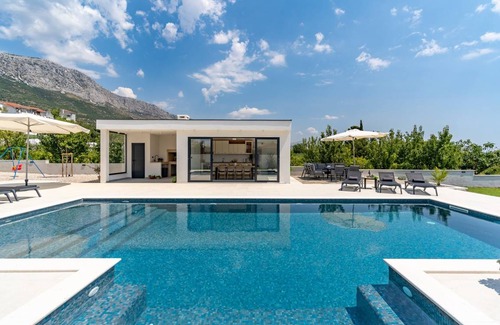 Kastel Kambelovac Villa | 300 m² Villa ∙ 5 bedrooms ∙ 10 guests