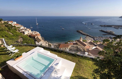 Amalfi Villa | 300 m² Villa ∙ 4 bedrooms ∙ 8 guests