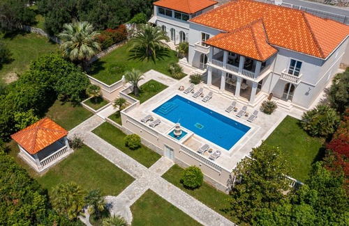 Trsteno Villa | 300 m² Villa ∙ 6 bedrooms ∙ 12 guests