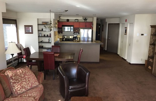 Mountain House Condo | 300 yards to Peru lift @ Keystone, sleeps 6, spacious end unit condo