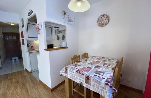 La Perriere Apartment | 300m from resort center, Ground floor, view mountain, balcony, tv, ski locker, 37m², La Tania