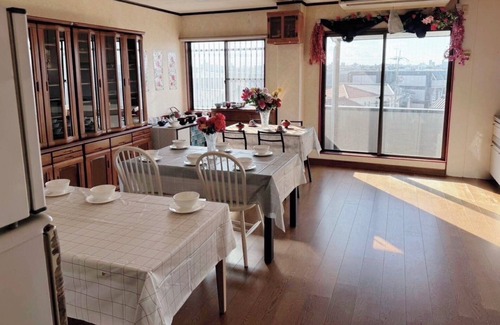 Higashi-osaka Apartment | 300m2 5 Rooms 11 Baths Sleeps 25 Pax Free Bus & Breakfast