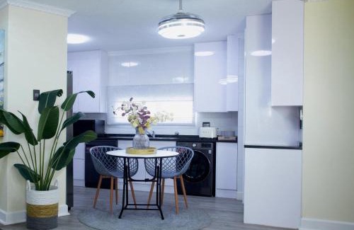 Pollok Beach Apartment | 301 At Cascades