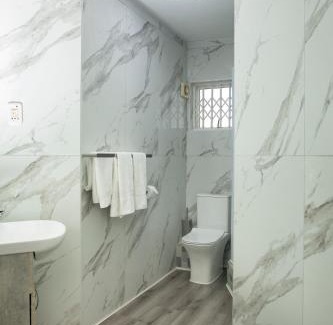 Pollok Beach Apartment | 301 Cascades Apartment