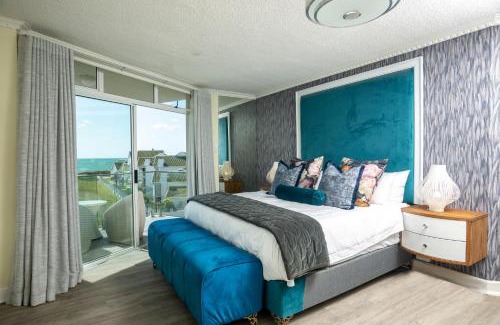 Pollok Beach Apartment | 301 Cascades Apartment
