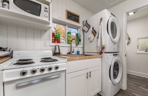 Lewes House | 303 Massachusetts - Adorable one bedroom cottage close to the beach!