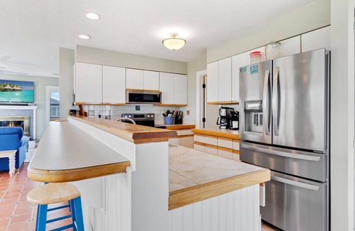 Southern Shores House | 3043 Sandy Shores * 5 Min Walk to Beach * Pool
