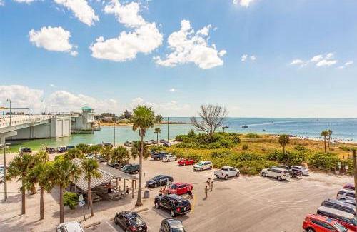 Madeira Beach House | 305 Beach Place Condos