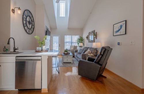 Delavan Lake Condo | 306 - Spacious 2 Bedroom Condo Suite