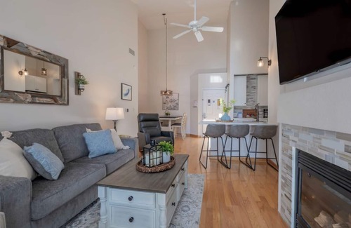 Delavan Lake Condo | 306 - Spacious 2 Bedroom Condo Suite