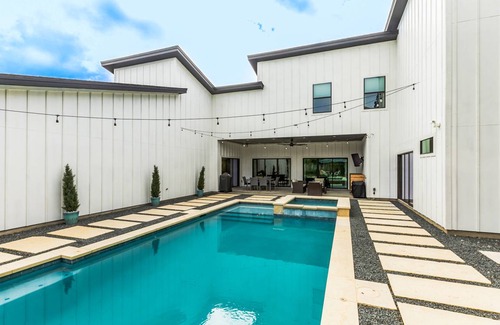 Hudson Bend House | 306 m² House ∙ 3 bedrooms ∙ 8 guests