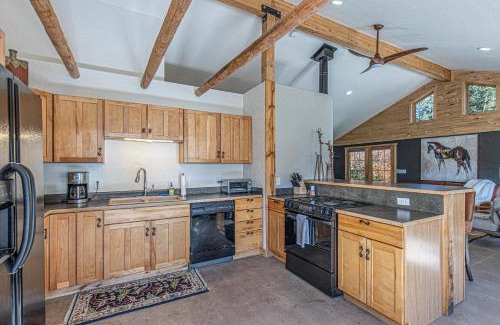 Mancos House | 3076 W Highway 160 - Guest House