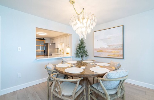 Holiday Isle Condo | 3095 Shoreline Tower 2-Bedroom Newly Renovated Free Beach Setup