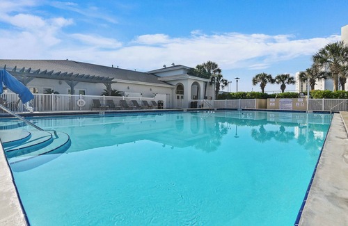 Holiday Isle Condo | 3095 Shoreline Tower 2-Bedroom Newly Renovated Free Beach Setup