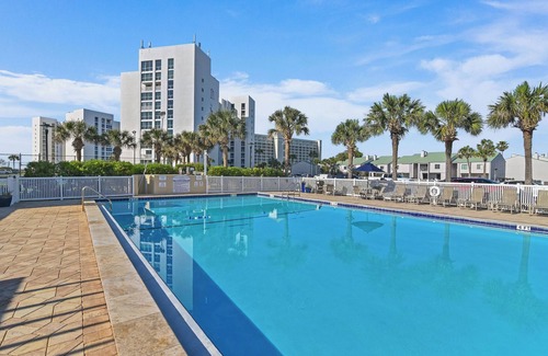 Holiday Isle Condo | 3095 Shoreline Tower 2-Bedroom Newly Renovated Free Beach Setup
